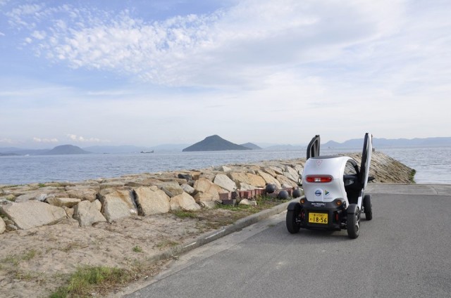 nissan-new-mobility-concept-twizy-on-the-island-of-teshima-japan-image-nissan-ev-on-facebook_100436163_m
