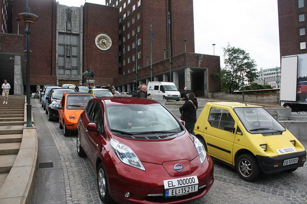 Electric-cars-outside-the-Norweigan-Parliament
