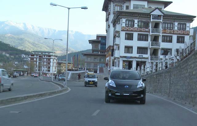 2014-nissan-leaf-electric-car-on-the-roads-of-thimphu-bhutan_100457648_l