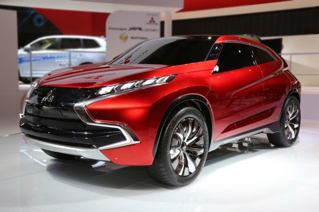 Mitsubishi-Concept-XR-PHEV-front-three-quarters