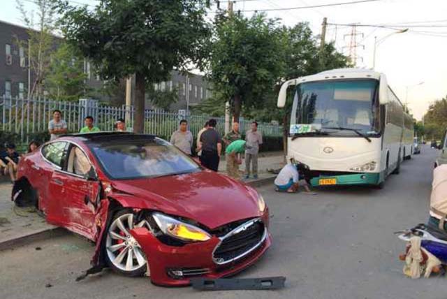 Primer Tesla accidentado en China