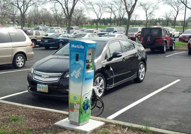 metlife-electric-car-charging-station-for-employee-use_100487212_l