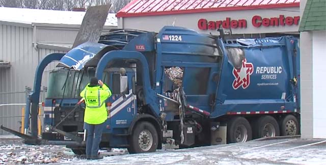 Indianapolis-garbage-truck-explosion-2