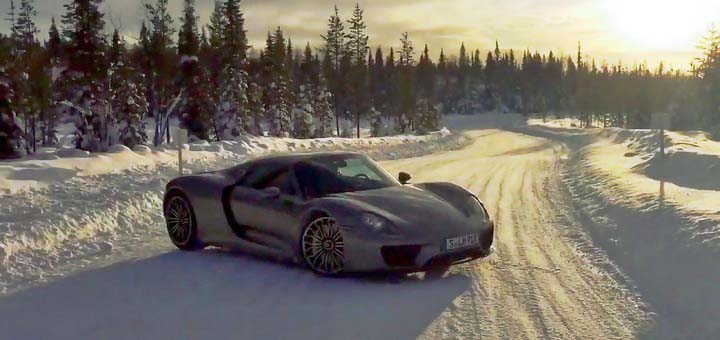 2015-Porsche-918-snow-drifting-720x340