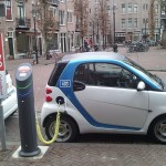 Electric_car_charging_Amsterdam-800x575