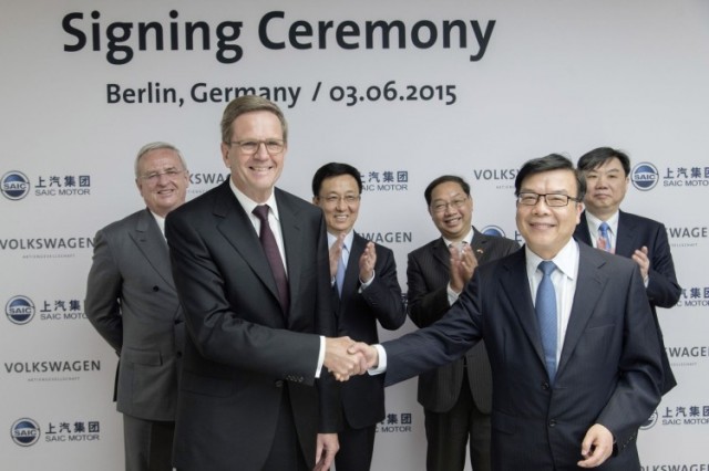 Volkswagen unterzeichnet Forschungskooperation im Bereich e-mobility mit chinesischem Joint Venture Partner SAIC