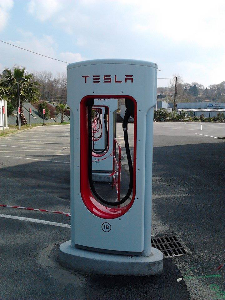 Supercargador Tesla Bayona