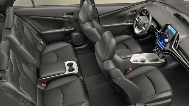 2017-Toyota-Prius-Prime-seating