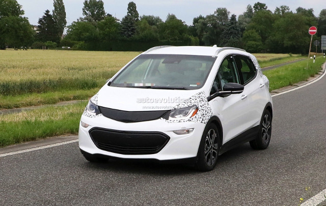 2017-opel-ampera-e-spied-in-germany-looks-almost-ready-for-production_2