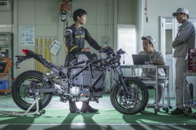 Kawasaki desvelará pronto una de sus tres primeras motos eléctricas
