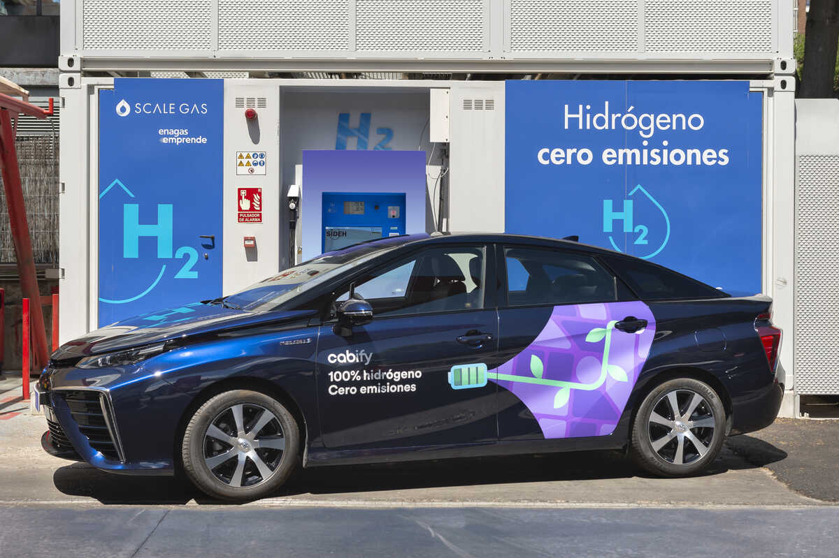 Los Toyota Mirai de hidrógeno también van a trabajar como VTC, Cabify utilizará cuatro coches en Madrid